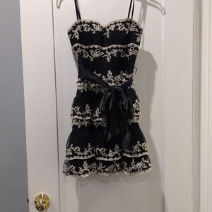 Gorgeous BCBG Maxazria Lace Tiered Gown size 0